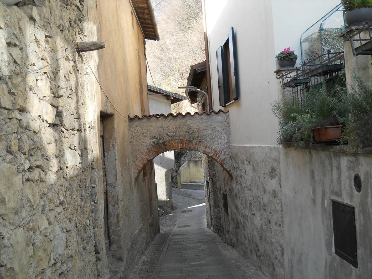 Appartamento Al Ponte Marone Exterior foto